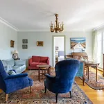 Veeve - Plumes In The Park